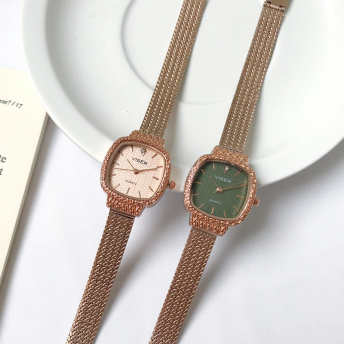【goodspop】合わせやすい手元に華やかさをプラス繊細なデザイン腕時計